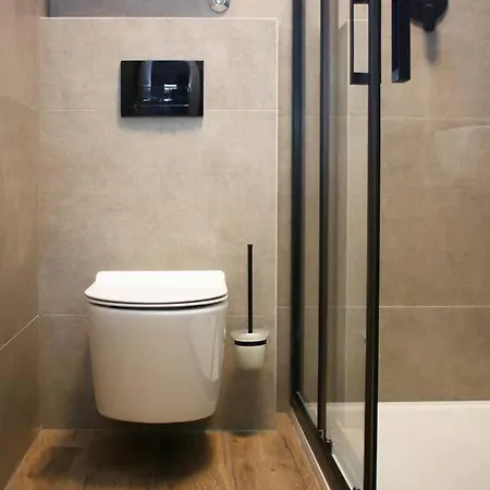 West Coast Gardens Apartment Split